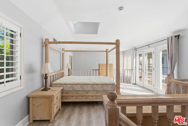 Building Photo - 703 Trenton Dr