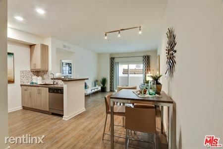 Foto del edificio - 1558 Gordon St