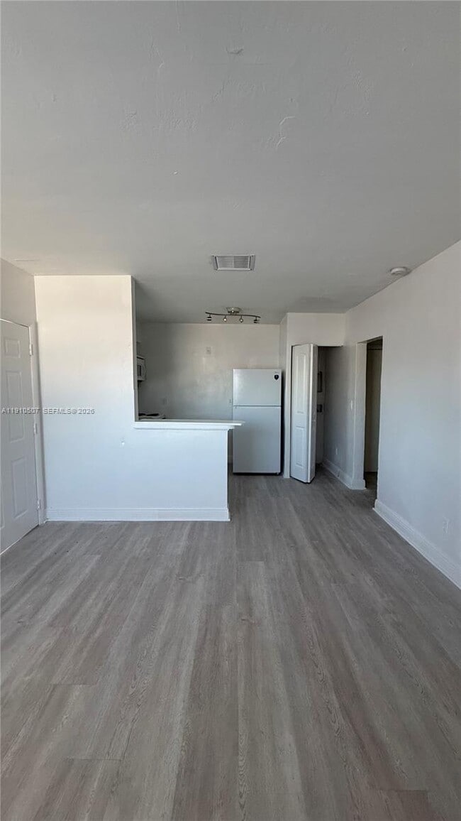 Foto del edificio - 1070 NE 80th St