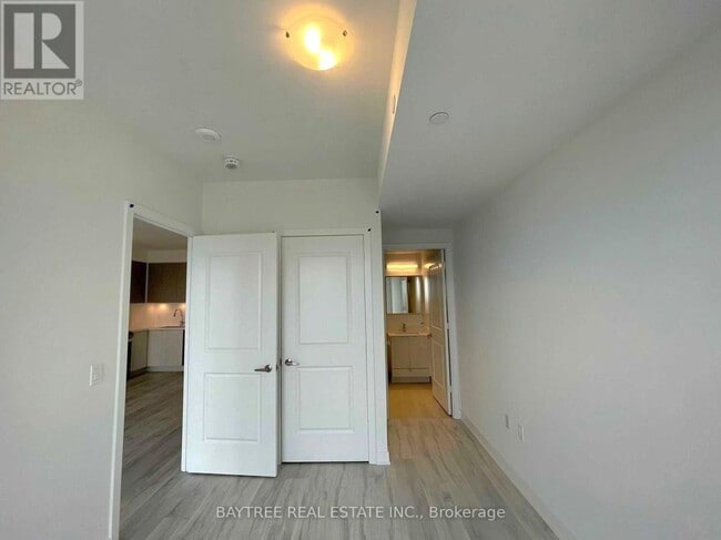Building Photo - 4655 Metcalfe Ave