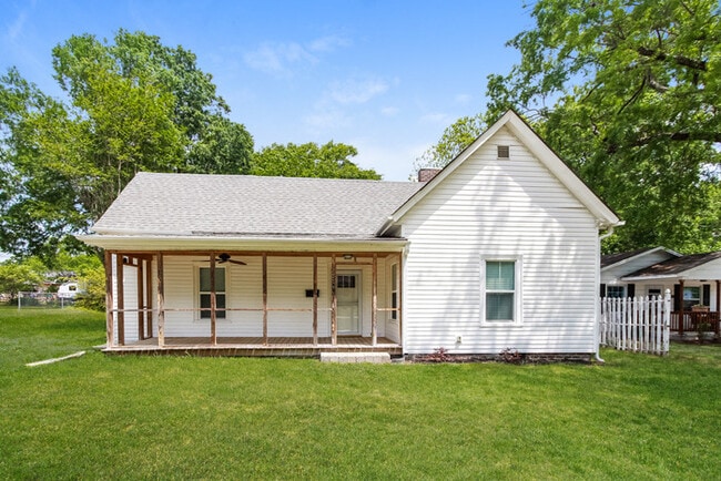 Building Photo - 205 Marion St