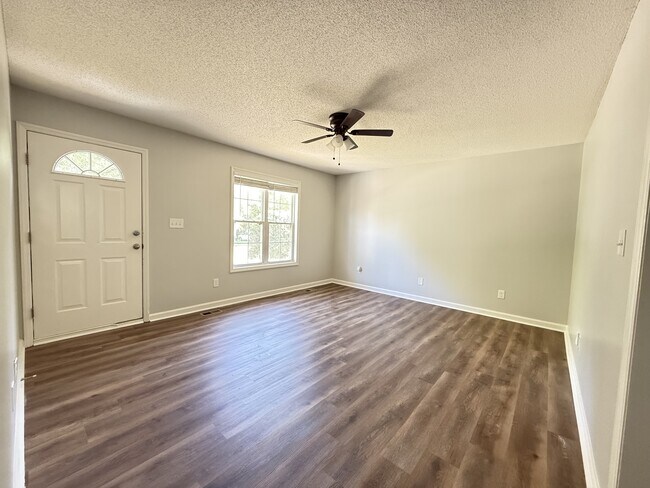 Foto del edificio - 1112 Amber Acres Ln