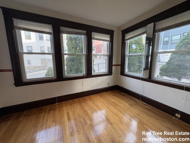 Foto del edificio - 155-157 Hillside St. Unit 1