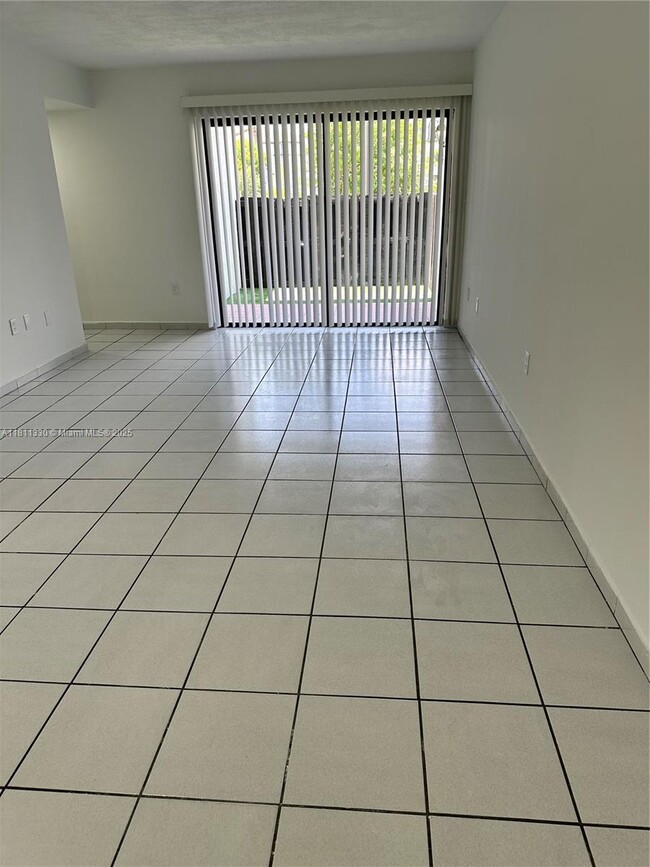 Foto del edificio - 9431 Fontainebleau Blvd