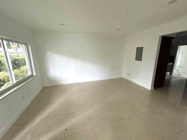 Foto del edificio - 1530 NE 110th Terrace