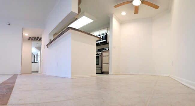 Building Photo - 11020 Hesby St