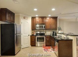 Building Photo - 825 Dominik Dr