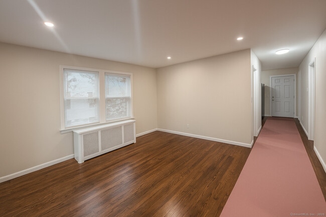 Building Photo - 736 Howe Ave