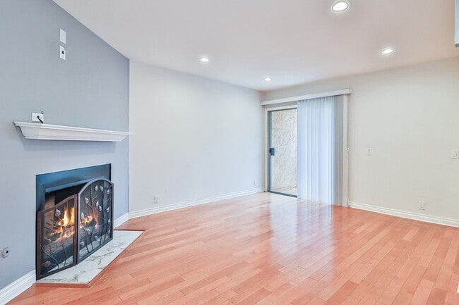 Building Photo - 18411 Hatteras St