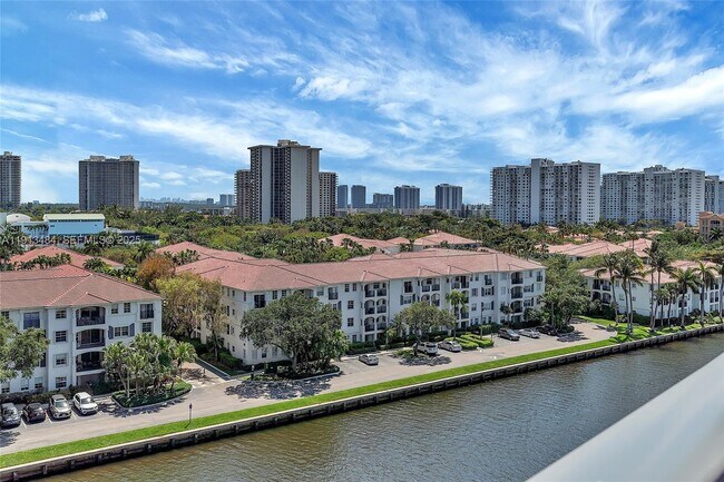 Foto del edificio - 3250 NE 188th St