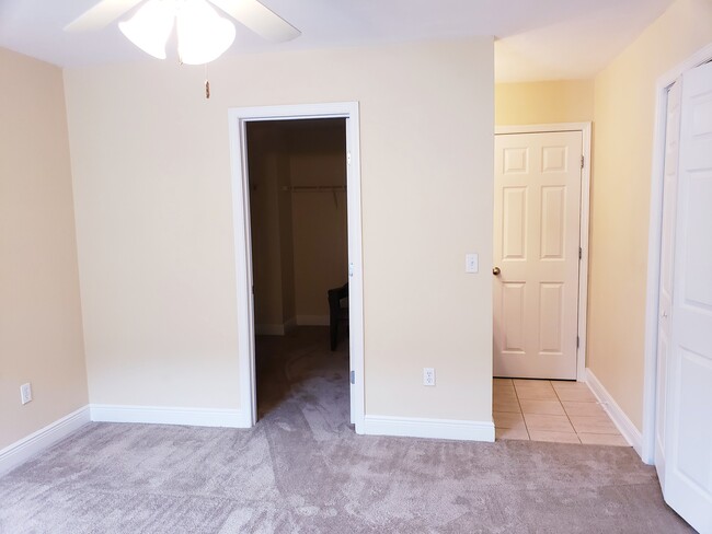 Foto del edificio - 1575 Paul Russell Rd #2901