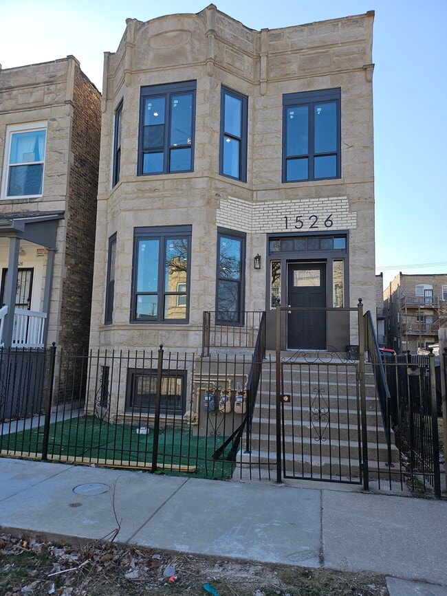 Building Photo - 1526 S Saint Louis Ave