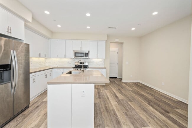 Building Photo - 4 Bedroom - 3 Bath Irvine Home for lease