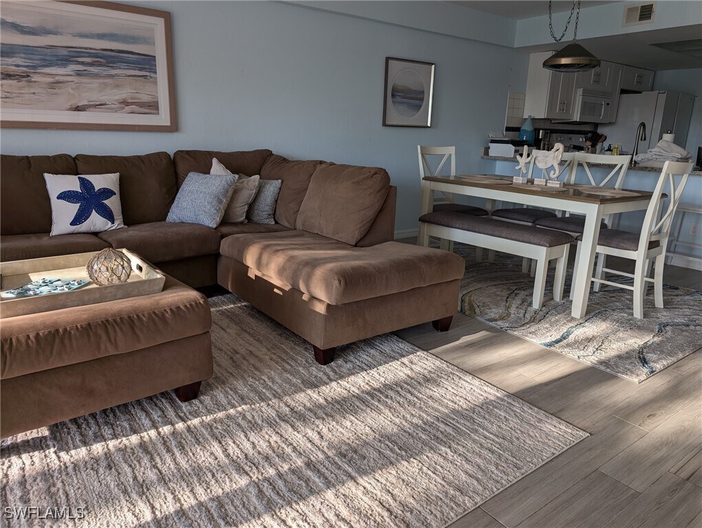 Foto principal - 16100 Bay Pointe Blvd