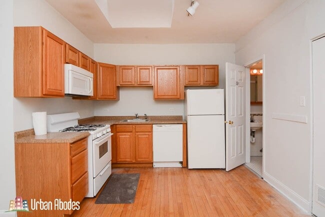 Building Photo - 1009 N Sacramento Ave