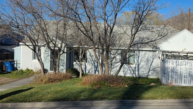 Photo - 547 E 100 N House