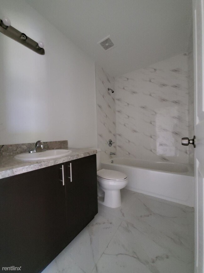 Foto del edificio - 3 br, 2 bath House - 1730 NW 66th St # 1740