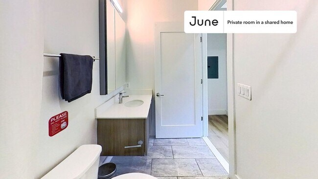 Building Photo - Room in Shared 4 bed/2 bath home