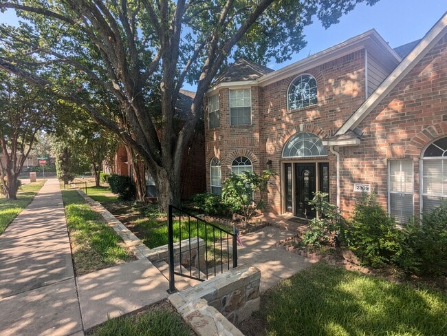 Building Photo - 2309 Havard Oak Dr