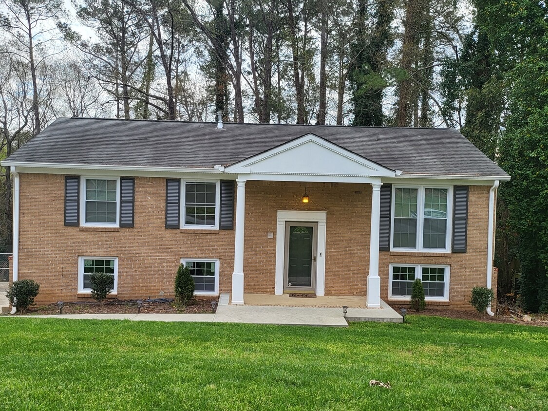 Primary Photo - 117 Azalea Dr
