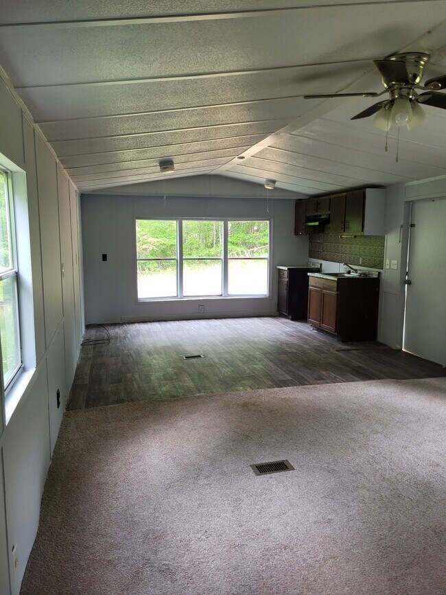 Foto del edificio - 196 Phoenix Dr