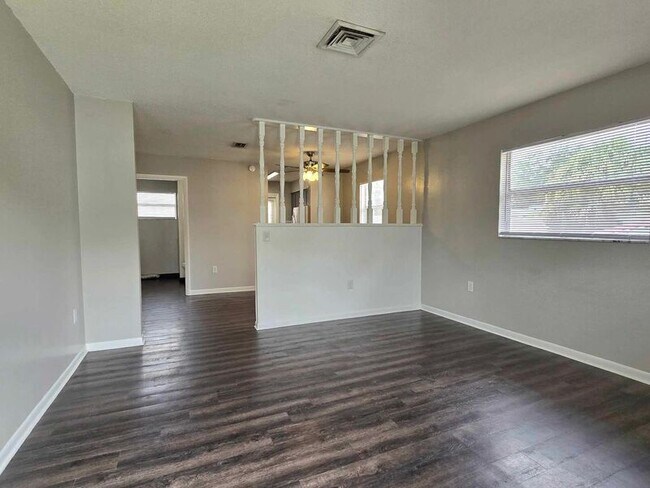 Building Photo - 835 Castle Way