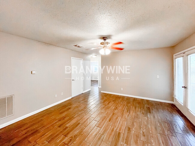 Building Photo - 3639 N Ride Dr