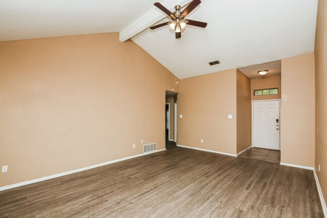 Building Photo - 829 Minuteman Dr