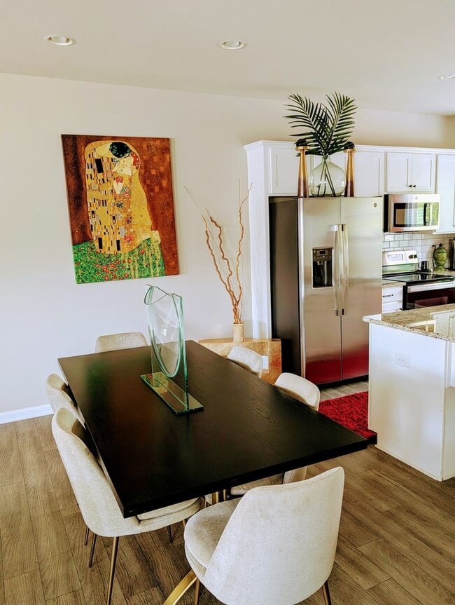 Building Photo - Charming 3BR Townhouse in Historic College...