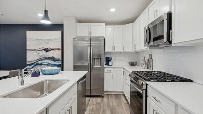 Foto del edificio - Brand New Townhome from Builder Never Lived In with Large Primary Suite, Loft-Office, 3 Baths and...