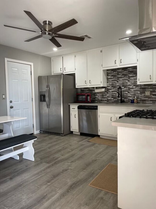 Foto del edificio - 1600 N Sierra View St