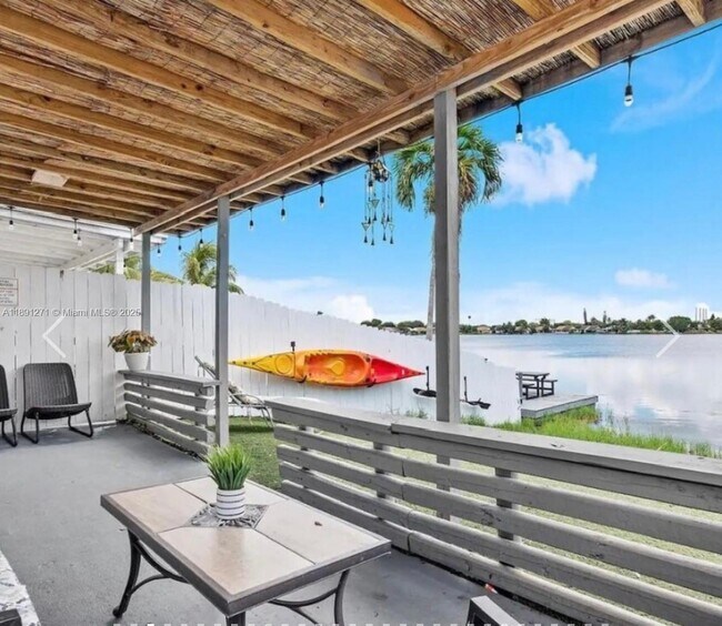 Foto del edificio - 2421 SW 58th Manor