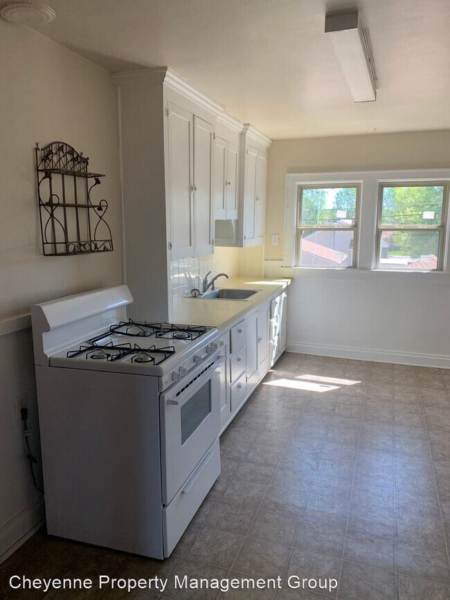 Building Photo - 2 br, 1 bath House - 2915 Reed Ave #4