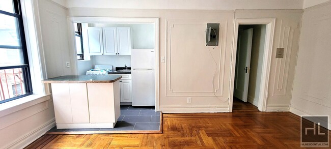 Foto del edificio - Studio on 46 street (by Bliss st) in Sunny...