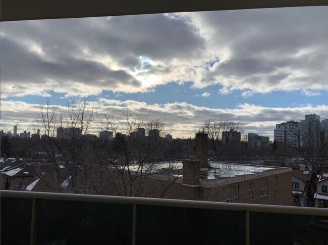 Building Photo - 365 Eglinton Ave E