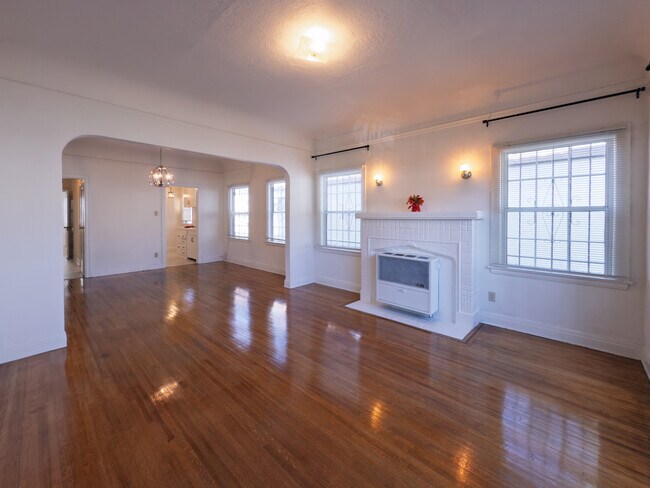 Foto del edificio - 649 N Irving Blvd