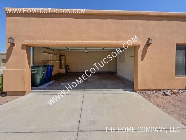 Building Photo - 4132 E Calle Marfil: Three Bedroom Home wi...