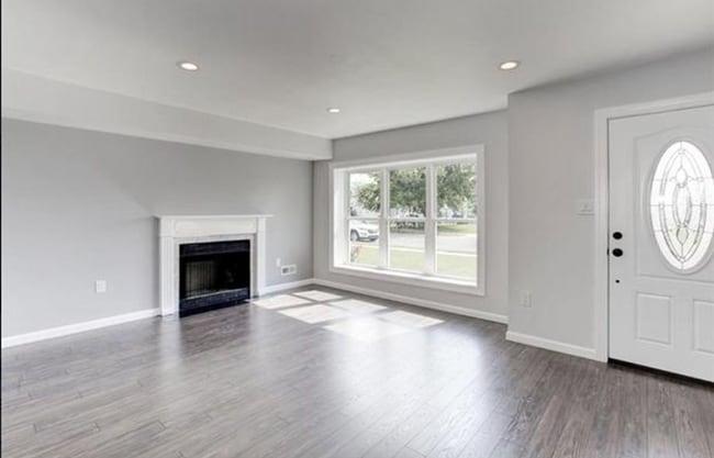 Building Photo - 62-63 3 Rivers Dr