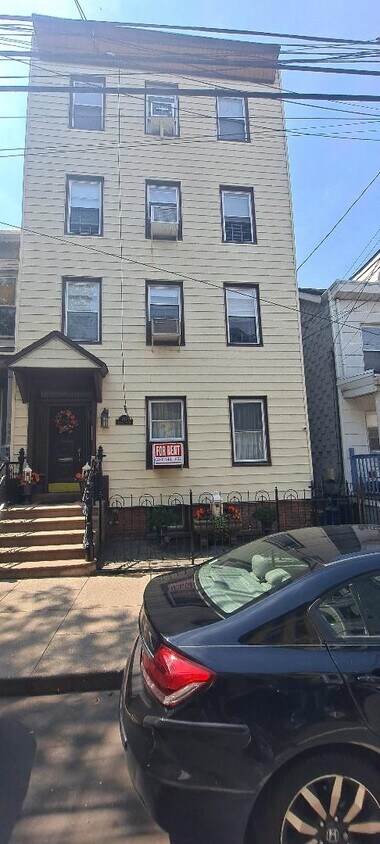 Building Photo - 347 8th St