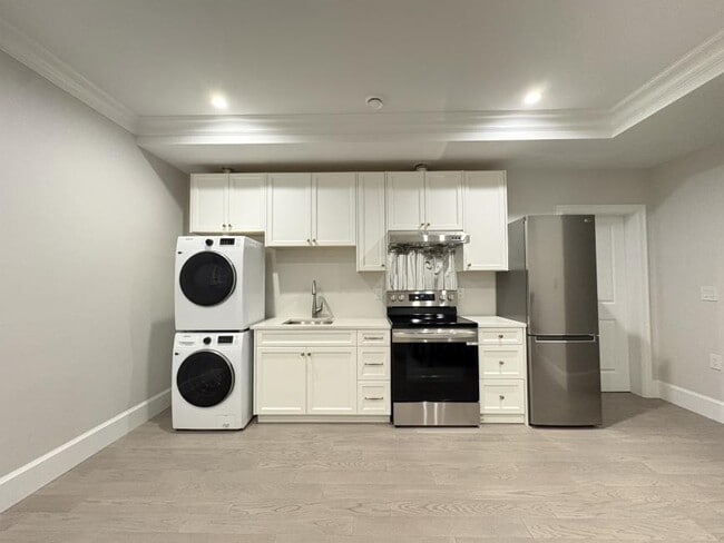 Building Photo - 1 bedroom in Burnaby BC V5J 2G9