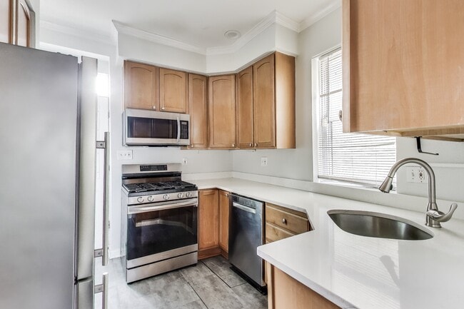 Building Photo - 1327 1st St NW