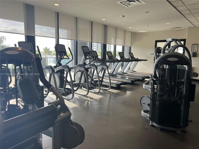 Foto del edificio - 5300 Paseo Blvd