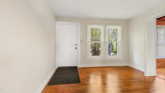 Foto del edificio - 4808 E 3rd St