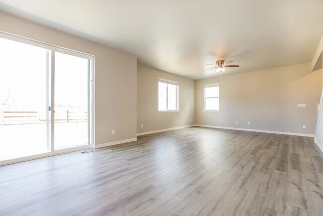 Foto del edificio - 3384 N Irvington St