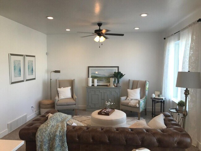 Foto del edificio - 4 Bedroom/2.5 Bathroom Townhome in Riverton