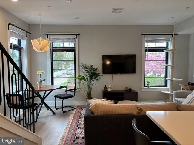 Foto del edificio - 7521 Ridge Ave