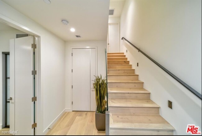 Building Photo - 3 br, 3.5 bath House - 4519 N Via Nova Dr