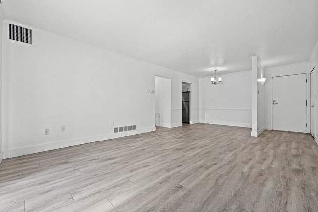 Building Photo - West Oaks