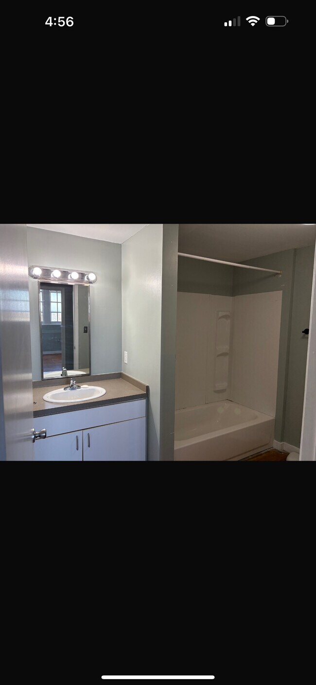 Área de baño - 125 Oak Street apartments
