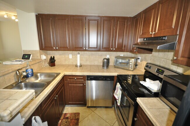 Foto del edificio - 1727 Village Blvd